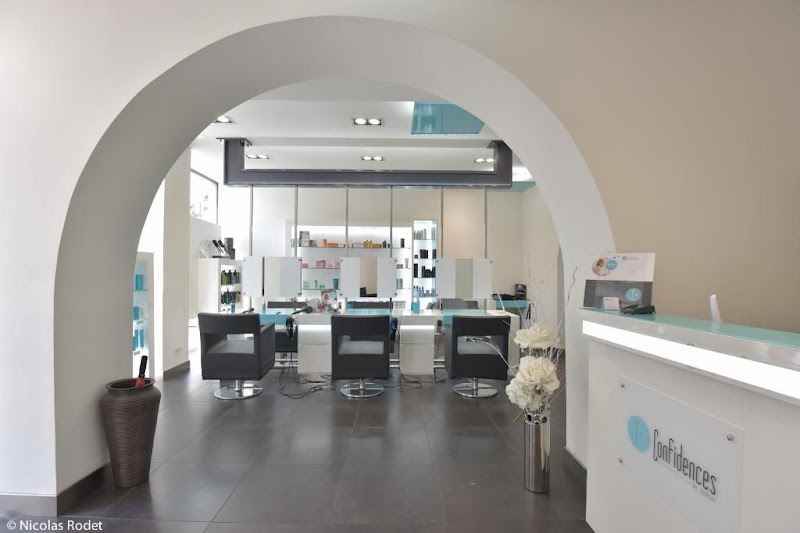 Couverture Confidences Le salon - Cordeliers -lyon 2 -coiffure