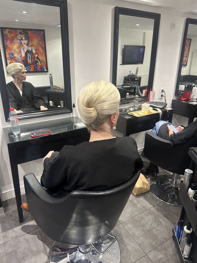 Couverture La Maison de Beauté - (180 m2 de coiffure et d’esthétique)